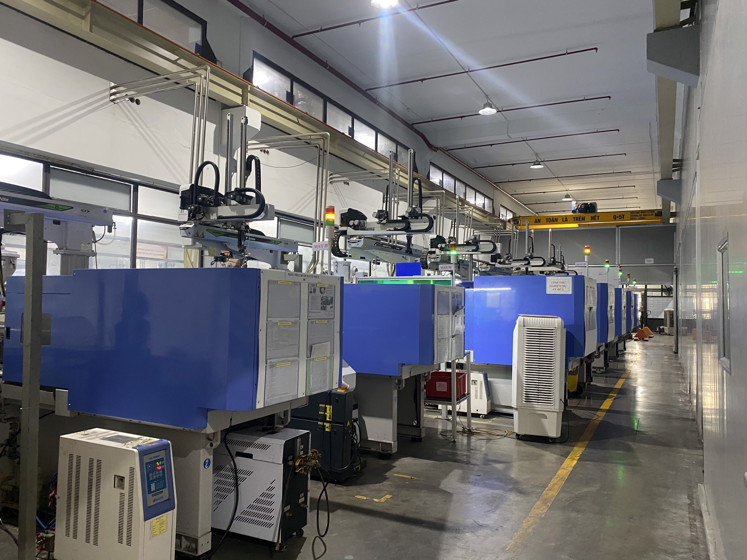 Plastic injection machine (10).jpg